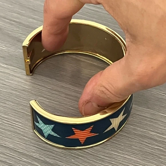 Vintage Silver Hinged Bangle Bracelet with Patriotic Star, American Flag Design - Picture 6 of 7